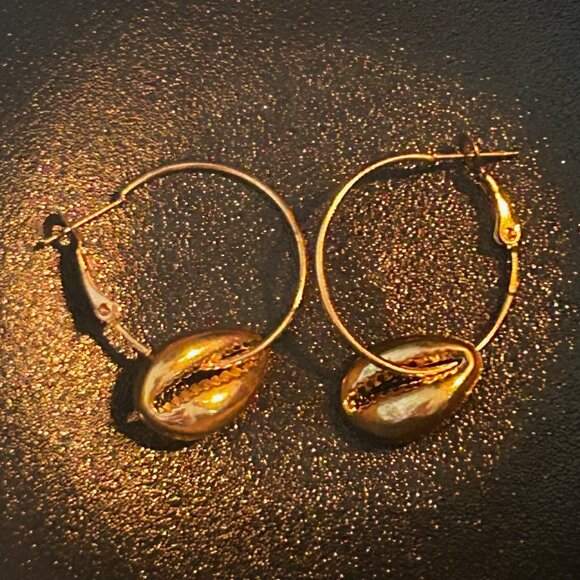 6 Pairs of Stylish Fashion & Designer Hoops - Picture 11 of 12